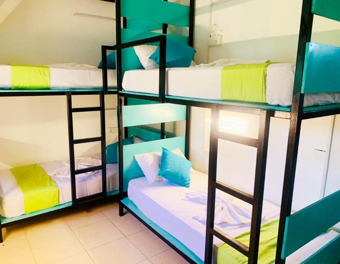 דיקוולה Vitamin Sea Hostel Inn מראה חיצוני תמונה