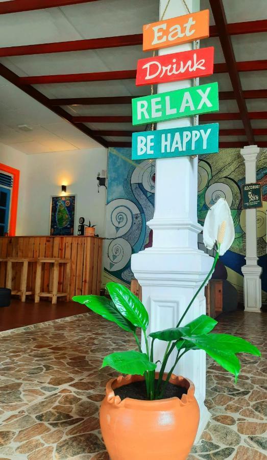 דיקוולה Vitamin Sea Hostel Inn מראה חיצוני תמונה